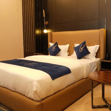 Aquila Grand Suites - Noida Sector 136 Eksteriør bilde