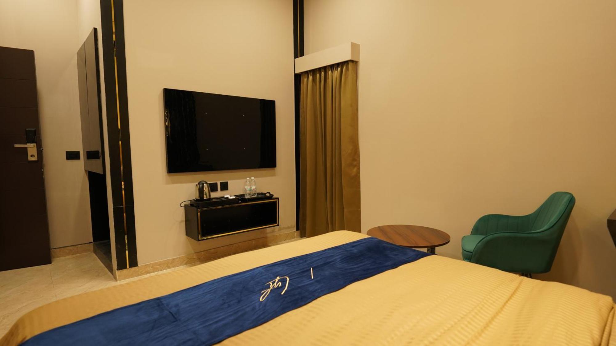 Aquila Grand Suites - Noida Sector 136 Eksteriør bilde